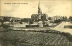 Vykort med motiv över Bünsowska tjärnen, Gustav Adolfs kyrka och Flickskolan.