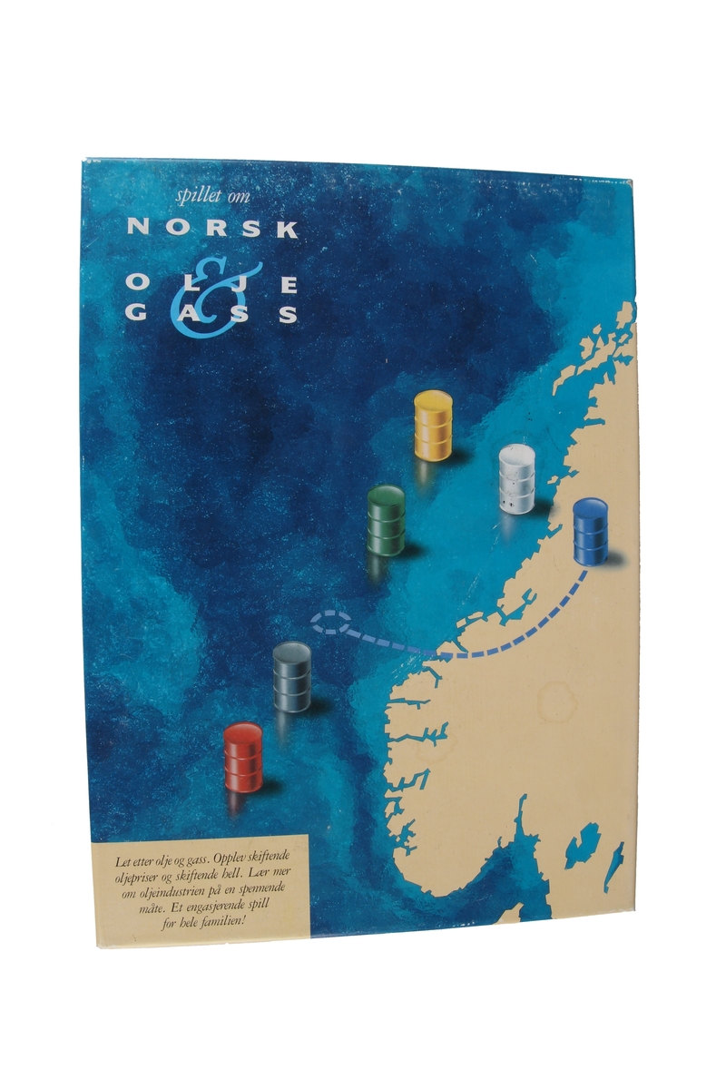 Brettspill oppbevart i original eske med lokk. Spillet ligner litt på monopol og består av spillebrett, spillebrikker, terning, sedler, forskjellige typer kort, instruksjonshefte og en brosjyre med informasjon om norsk oljehistorie.