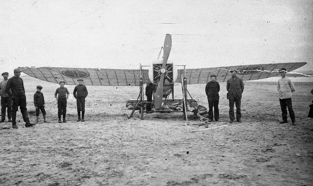 Flyet til Trygve Gran (20.1.1888 - 8.1.1980), det første flyet som flaug over Nordsjøen. Han flaug frå Cruden Bay i Skottland til Sele på Jæren på 4 timar og 10 minutt.