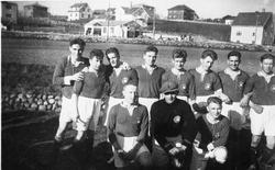 Fotballlaget på Bryne i 1938 på fotballbanen nedanfor Bryne 