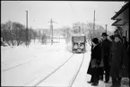 Resande i snöstorm vid Kvarnens hållplats vid Lidingö Trafik Aktiebolag, LiB.