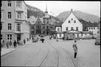 Bergen Sporvei Aktieselskabet, BS spårvagn på Allehelgens gate utanför dåvarande rådhuset i Bergen.