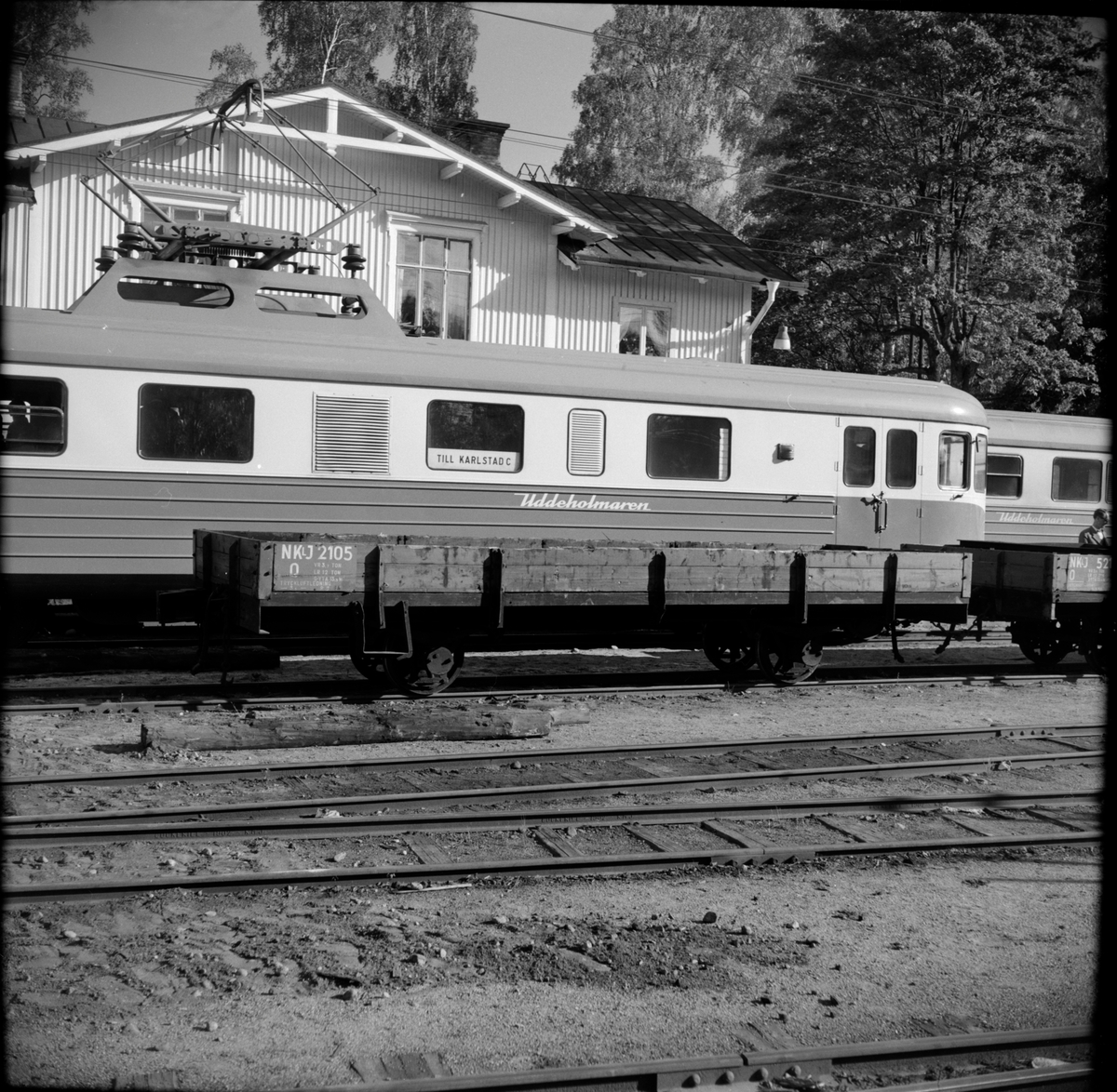 NKIJ "Uddeholmaren" och NKlJ O 2105 vid Munkfors station.