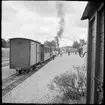 Resande vid Museijärnvägen, Östra Södermanlands Järnväg, ÖSlJ ångtåg på Läggesta södra station.