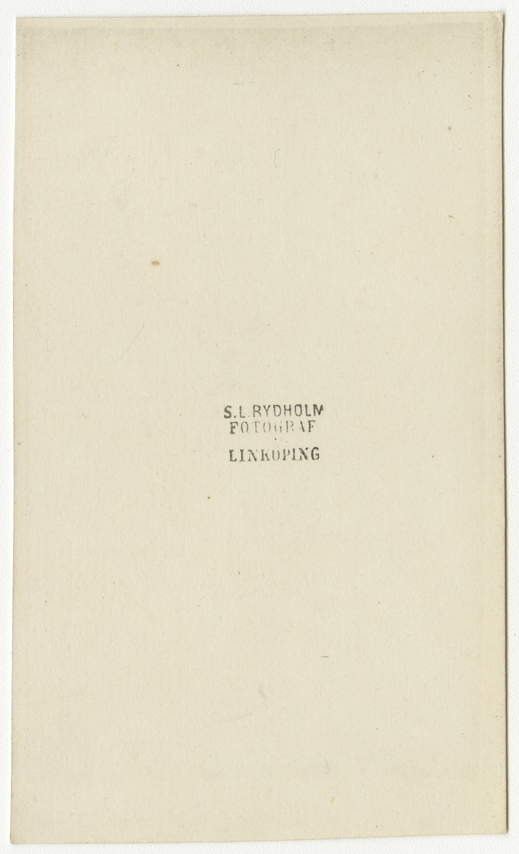 Porträtt av Johan Julius Holm, löjtnant vid Andra livgrenadjärregementet I 5.

Se även bild AMA.0001873 och AMA.0001959.