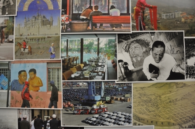 Til USN Universitetet i Sørøst-Norge, campus Porsgrunn skal Åsdam realisere verket Untitled: Archive (migration).  

Til dette prosjektet skal 3500 bilder, fordelt på 8 monitorer og vist som et slideshow, installeres på en vegg på høyskolen. Bildene tar utgangspunkt i en studie der Åsdam ville undersøke hvordan migrasjon var blitt avbildet, både historisk og i vår samtid. De utvalgte bildene er både humoristiske, dramatiske og vakre. De er hentet fra bøker, aviser, blader og Internett. 

Åsdam har redigert verket slik at rytmen og sekvenseringen av bildene gjør det mulig å holde oppmerksomheten på de ulike motivene, samtidig som de virker i et større samspill og i kontrast til de andre bildene i den stadig skiftende montasjen.