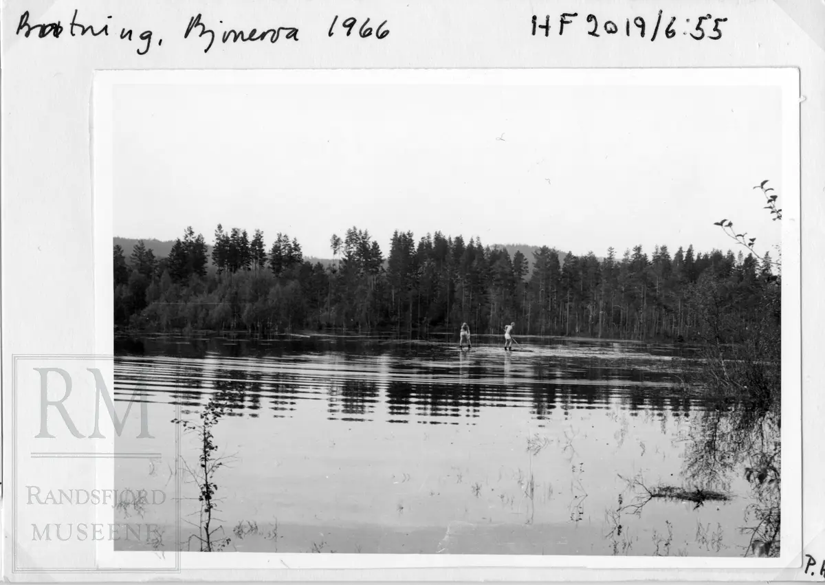 Fløtning i Bjoneelva i Bjonvassdraget. Fra Draget, via Østre Bjonevatnet, Bjonvassdammen, Østre Bjonelva, Haugtjern, Stilla og til Randsfjorden