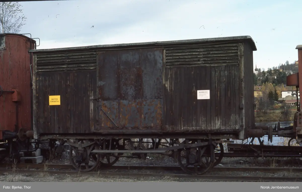 Hensatt, utrangert godsvogn litra G1 nr. 1097 på Kongsvinger stasjon. Vognen er senere restaurert og inngår i Norsk jernbanemuseums karettog.