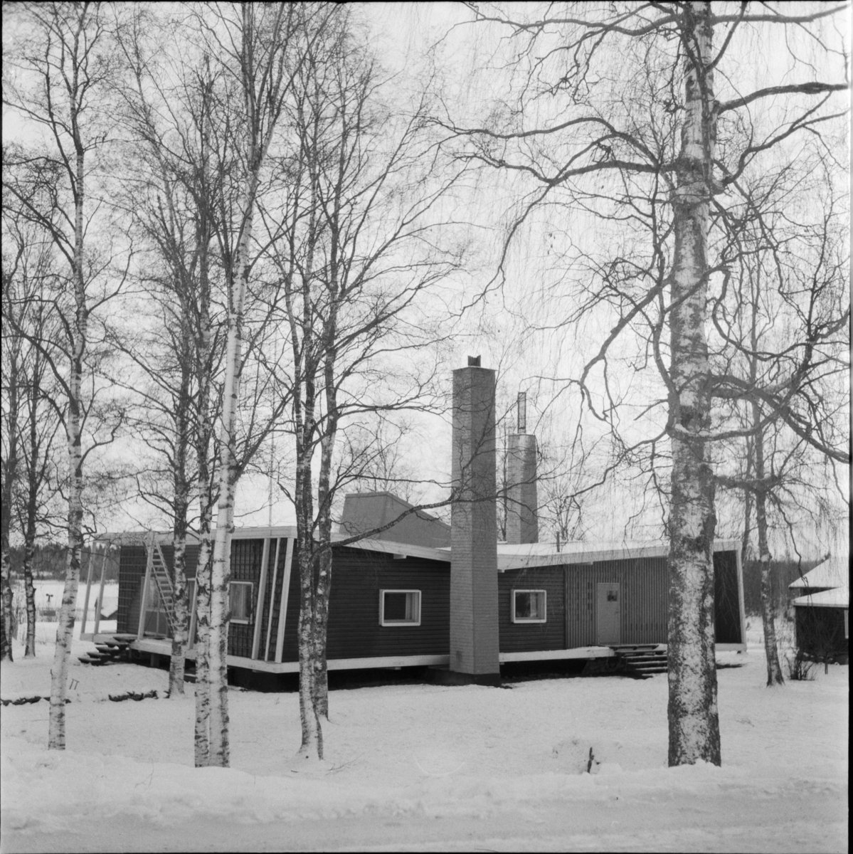 VILLA ERSKINE
EXT.
