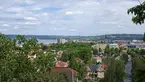 Utsikt från väster över Jönköping, Vättern och Huskvarna syns i bakgrunden.