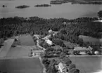 Flygfoto över Bonstorp och Bondstorps kyrka i Jönköpings län. Nr 1106/1961