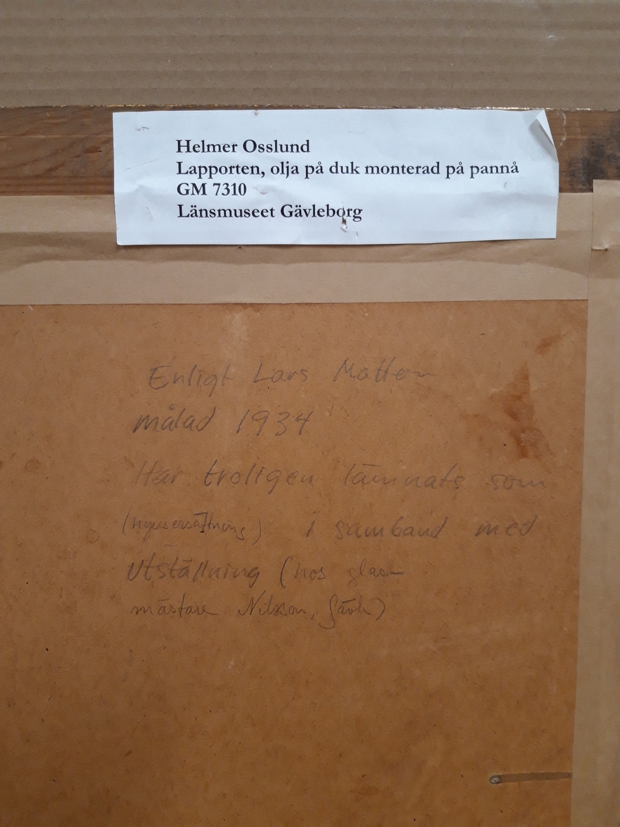 Lapporten är målad på duk uppklistrad på pannå av papp. Tolv cm av bilden (till höger) målad direkt på pappen då duken inte räckt till. Enligt Lars Matton (intervju 1978 utförd av antikvarie Ann Nilsén) lämnades målningen av Osslund som betalning för lokalhyra till glasmästare Nilsson hos vilken Osslund hade utställning.
Montering/Ram: Träram i guld och svart