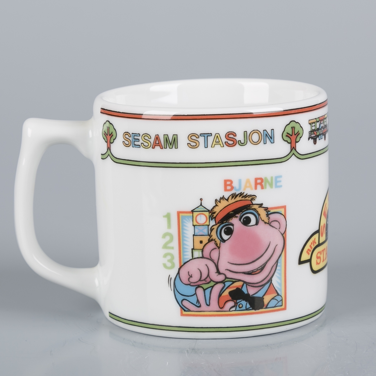 Krus med hank. Tegninger fra Barne-Tv programmet Sesam Stasjon.