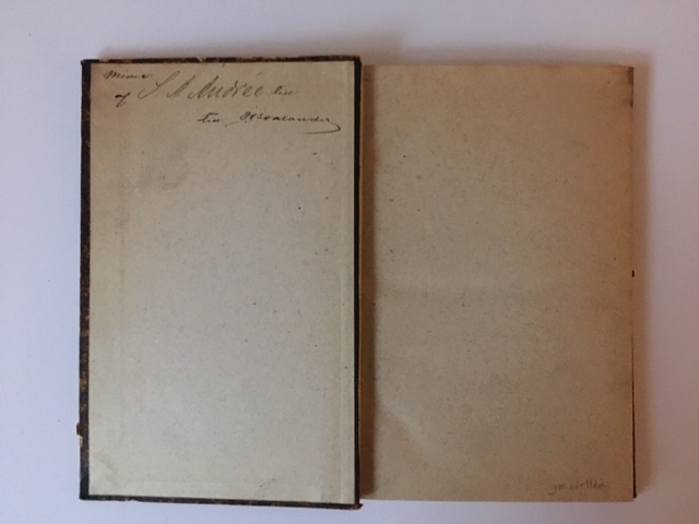 Tunn bok med ryggtitel: "Busch Mnemoniken". På titelsidan: "Försök till lärbok i Mnemoniken eller minneskonsten af J. A. W. Busch." Utgiven 1852.
Enstaka marginalmarkeringar. Trasig rygg.