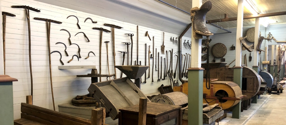Under andre verdenskrig etablerte okkupasjonsmakta en militærleir på Slettebø. Museets landbruksavdeling holder til i det som var en stall under andre verdenskrig.