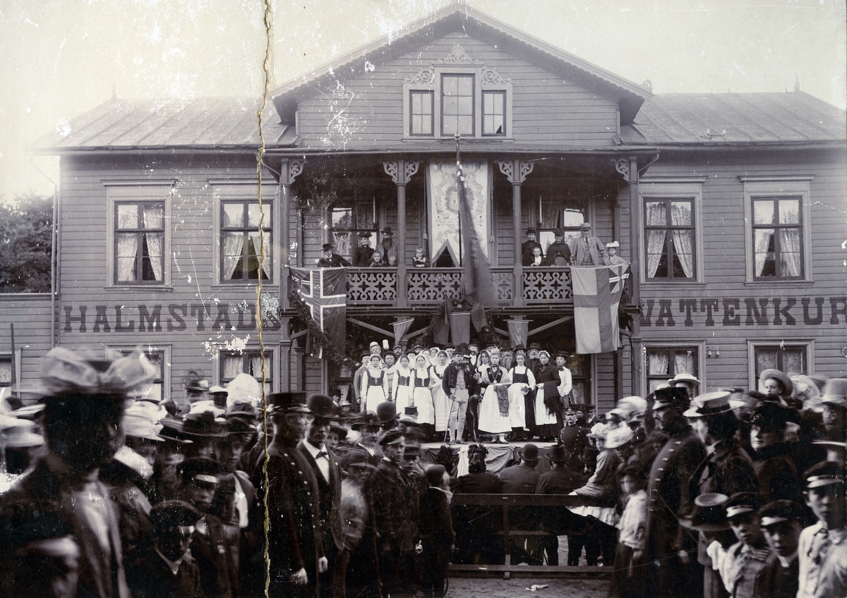 Godtemplarfest med arrangörer i Halmstads Vattenkuranstalts park år 1889.