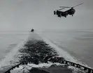 Isbrytning med isbrytaren Tor och en helikopter från marinen.