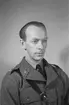 Porträttfoto av löjtnant Greger Falk (nummer 751), adjungerad signalofficer vid F 19, Svenska frivilligkåren i Finland under finska vinterkriget, 1940.