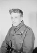 Porträttfoto av soldat Axel Arne Edvard Samuelsson (nummer 810), mekaniker vid F 19, Svenska frivilligkåren i Finland under finska vinterkriget, 1940.