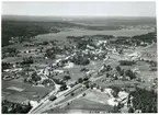 Norberg sn, Norberg.
Flygfoto över Norberg, med kyrkan i bakgrunden. 1939.