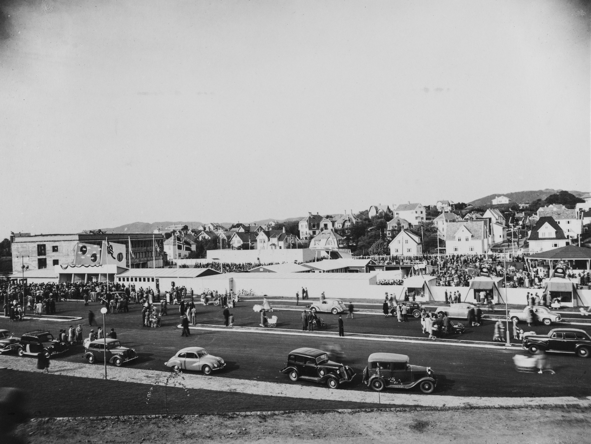Karmsundgata og Flotmyr sett mot nordøst, sommeren 1954.