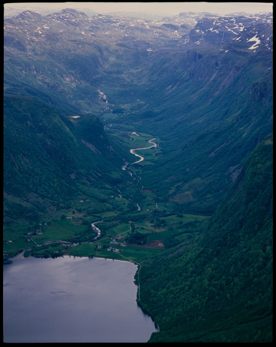 Et fjellparti sør for Stordalsvatnet i Etne, antageligvis Nordfjellet. Frette og Fretsdalen går inn øverst i bildet.