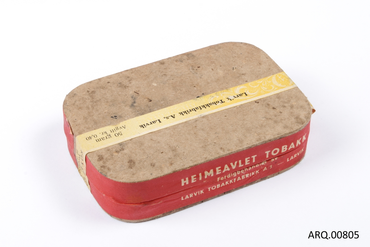 Tobakkseske med innhold.