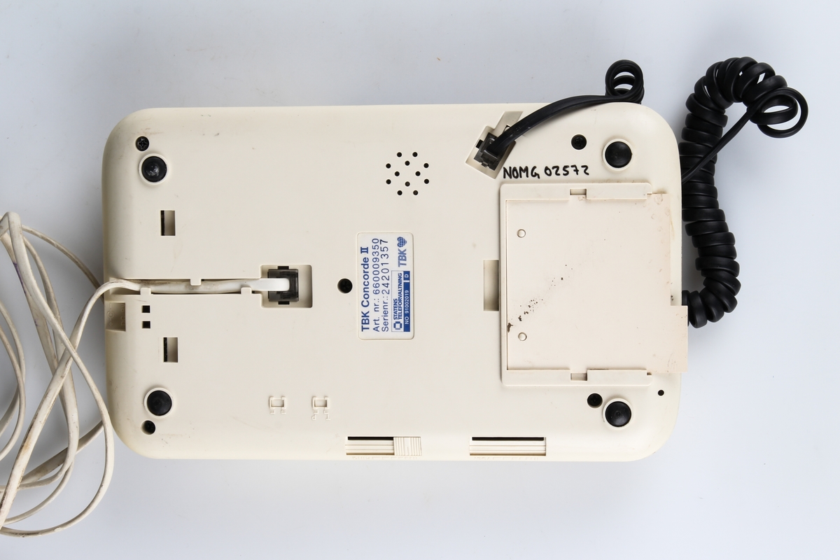 Telefon med kabel.