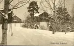 Vykort med motiv över skogsskolan i Bispgården.