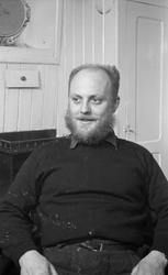 Portrett av en av mannskapet. Suderøy på fangstfeltet.