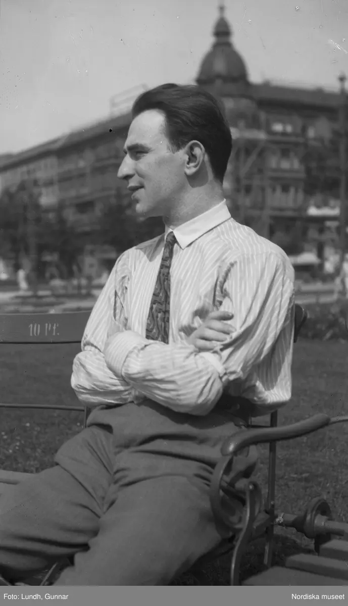 Motiv: (ingen anteckning) ;
Tom kontaktkarta, anteckningar på kontaktkarta 282 "turist på alptopp" 283 - 308 "div. bekanta o obekanta i Berlin 1925 - 27"
