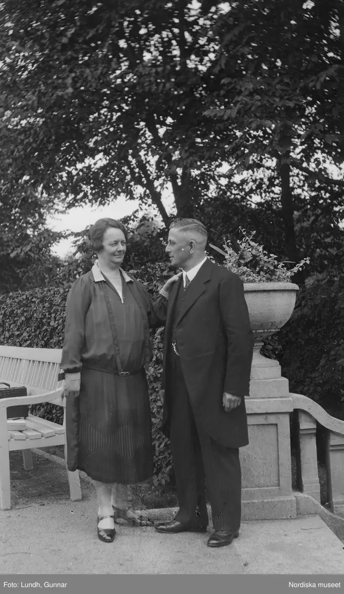 Motiv: (ingen anteckning) ;
Tom kontaktkarta, anteckningar på kontaktkarta 282 "turist på alptopp" 283 - 308 "div. bekanta o obekanta i Berlin 1925 - 27"