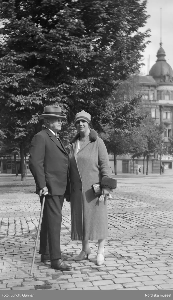 Motiv: (ingen anteckning) ;
Tom kontaktkarta, anteckningar på kontaktkarta 282 "turist på alptopp" 283 - 308 "div. bekanta o obekanta i Berlin 1925 - 27"