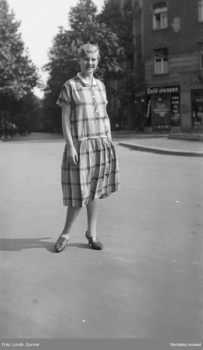 Motiv: (ingen anteckning) ;
Tom kontaktkarta, anteckningar på kontaktkarta 282 "turist på alptopp" 283 - 308 "div. bekanta o obekanta i Berlin 1925 - 27"