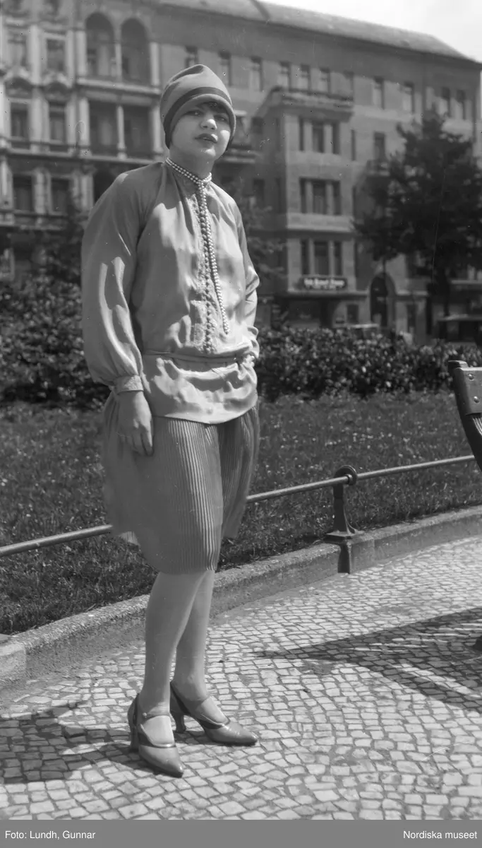 Motiv: (ingen anteckning) ;
Tom kontaktkarta, anteckningar på kontaktkarta 282 "turist på alptopp" 283 - 308 "div. bekanta o obekanta i Berlin 1925 - 27"