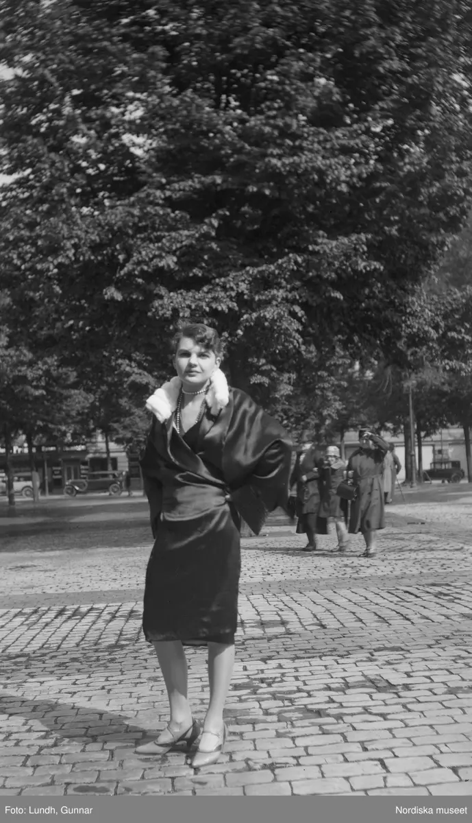Motiv: (ingen anteckning) ;
Tom kontaktkarta, anteckningar på kontaktkarta 282 "turist på alptopp" 283 - 308 "div. bekanta o obekanta i Berlin 1925 - 27"