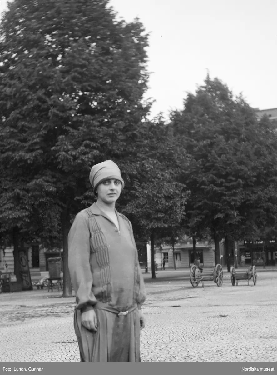 Motiv: (ingen anteckning) ;
Tom kontaktkarta, anteckningar på kontaktkarta 282 "turist på alptopp" 283 - 308 "div. bekanta o obekanta i Berlin 1925 - 27"