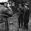 Överbefälhavaren, general Stig Synnergrens förstagångsbesök vid regementet 1972-11-29.
OBS 5 bilder
Besök vid Livkomp (brigadspan). På bilderna syns ÖB gen Stig Synnergren, C P 10 öv Stig Colliander, utbch P 10 övlt Ragnar Tauvon, C GU bat mj Bertil Nelsson, C Livkomp kn Peter Björkman.