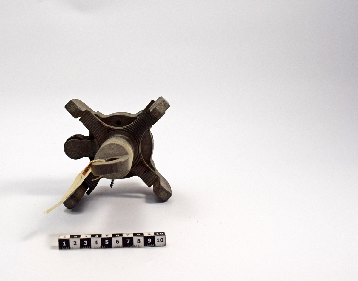 Sidospränggripare modellår 1941, av järn.