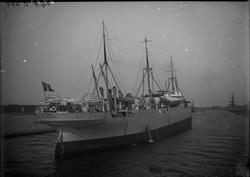 Lastmotorfartyget JUTLANDIA av Köpenhamn på ingående till Åh