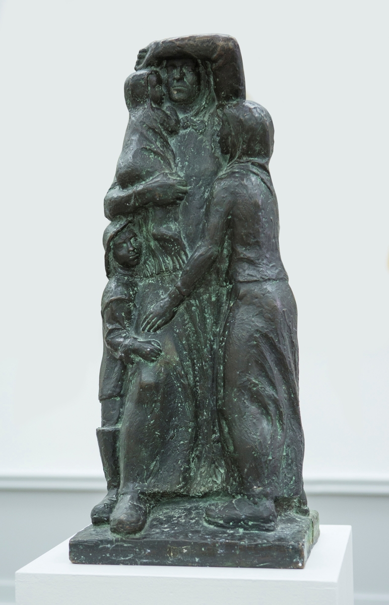 Utkast til steinmonument: Titranulykken. [Bronseskulptur]