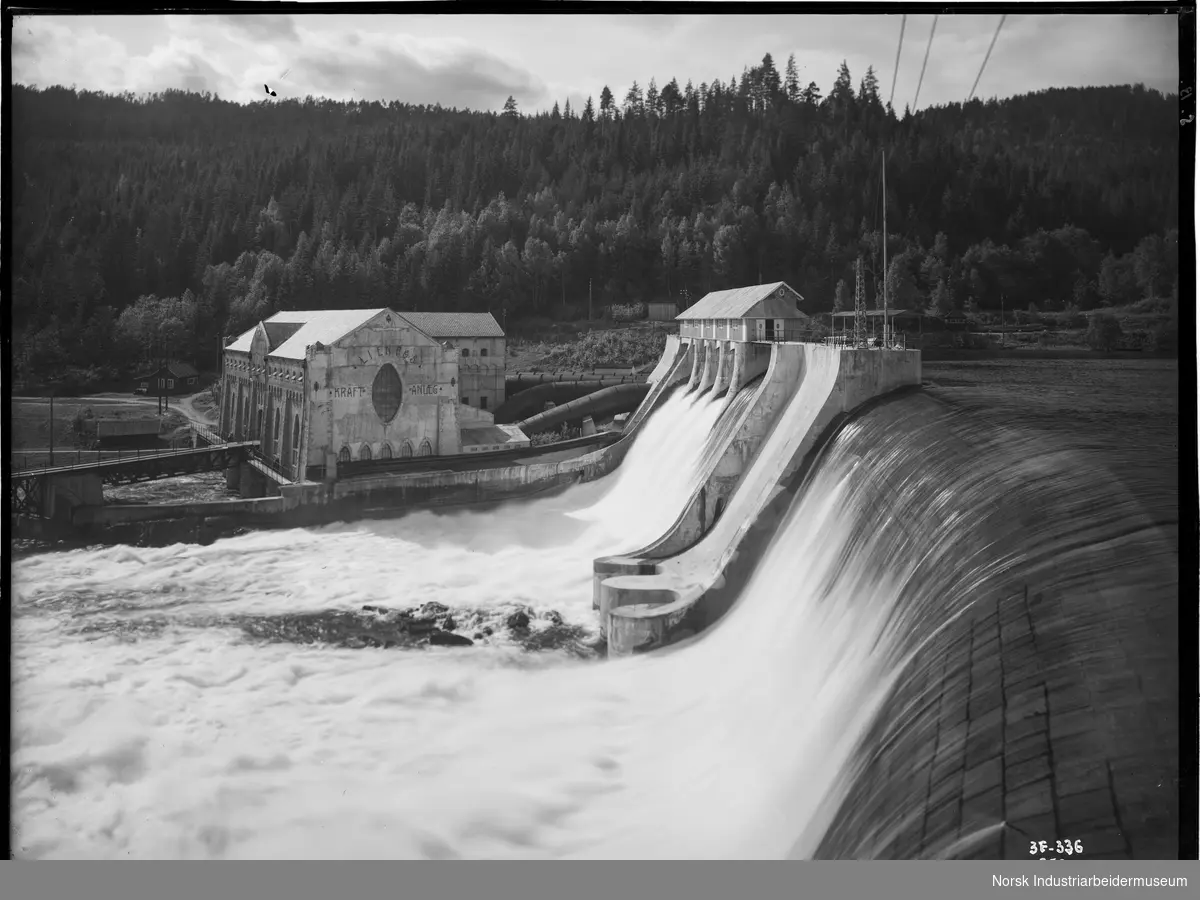 Lienfoss, dammen og kraftstasjon sett fra nordøst.