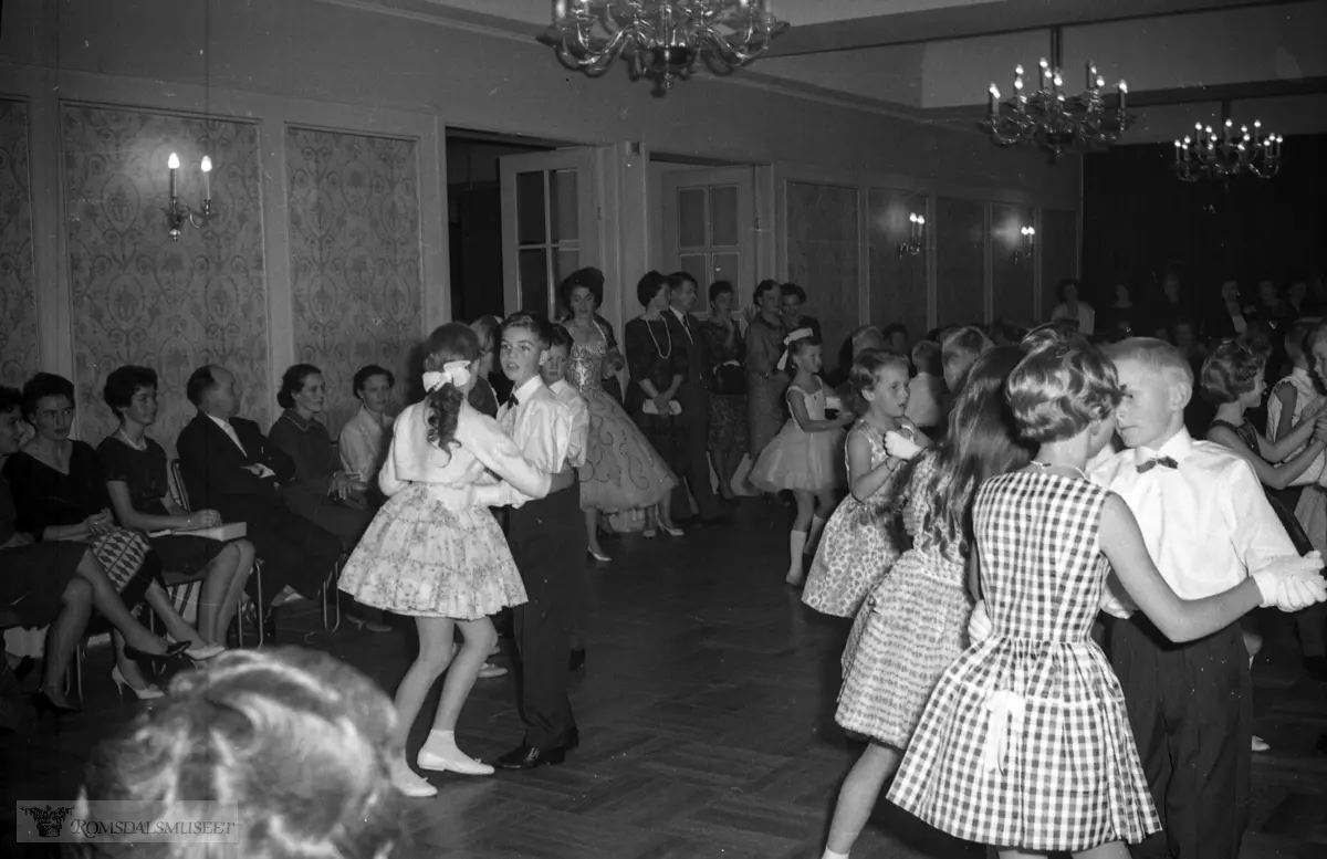 "03.11.1961"."Danseskulen" .Inne i Alexandra Hotell.