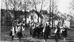 Folkeviseleik av born på Bryne i ca 1924. Folkevisene som va