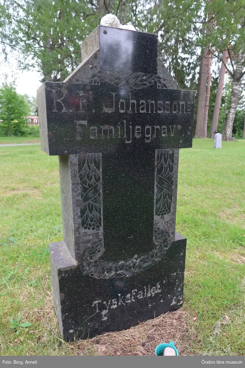 Fotoprotokoll

Acc. Nr. OLM-2019-402_1-45
Örebro läns museums diarienummer: 2016.230.125
Fotograf: Anneli Borg 
Objekt: Ramsbergs nya kyrkogård
Kommun: Lindesbergs kommun
Län: Örebro
År: 2019

Motiv: 
1-45	Ramsbergs nya kyrkogård, gravvårdar