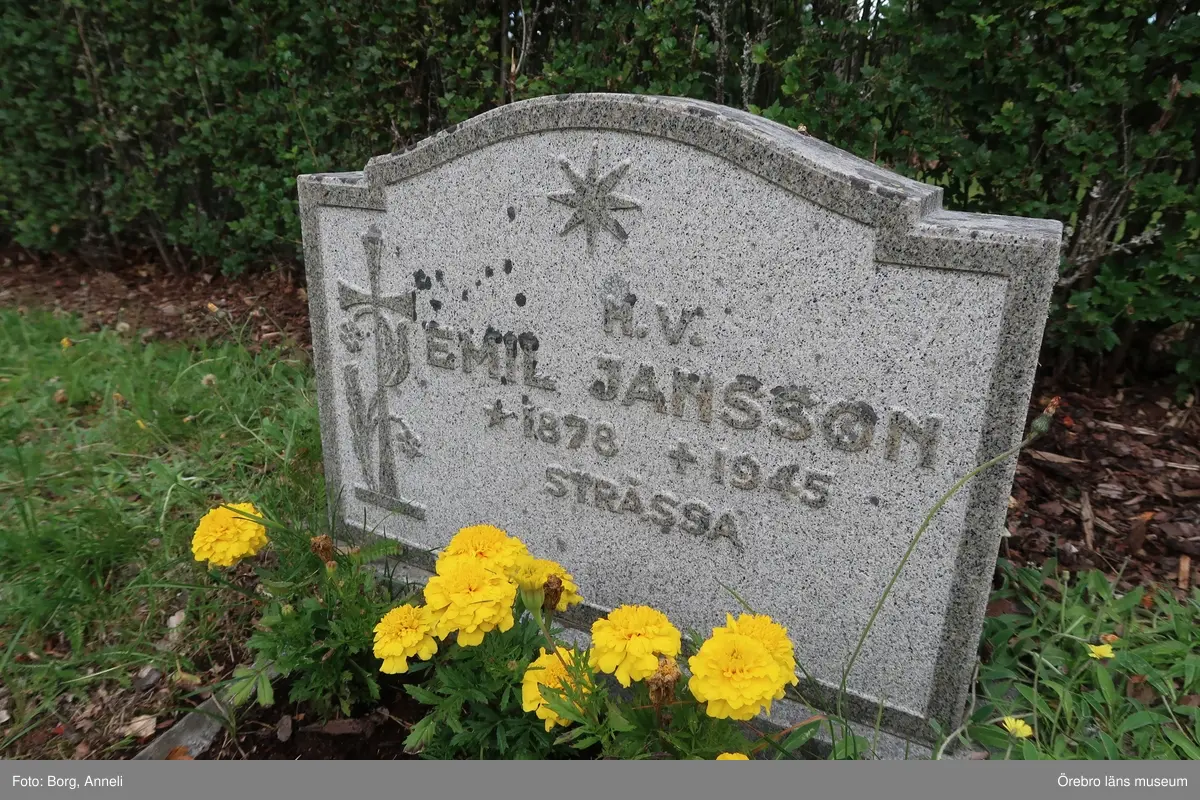 Fotoprotokoll

Acc. Nr. OLM-2019-403_1-45
Örebro läns museums diarienummer: 2016.230.125
Fotograf: Anneli Borg 
Objekt: Ramsbergs nya kyrkogård
Kommun: Lindesbergs kommun
Län: Örebro
År: 2019

Motiv: 
1-45	Ramsbergs nya kyrkogård, gravvårdar