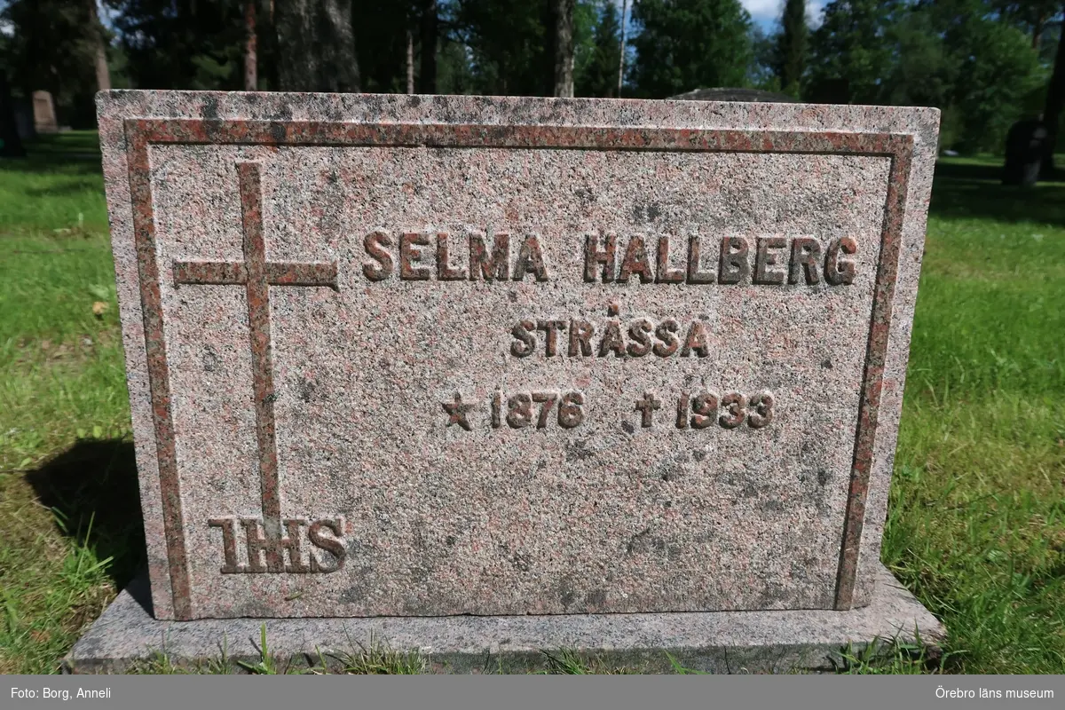 Fotoprotokoll

Acc. Nr. OLM-2019-400_1-45
Örebro läns museums diarienummer: 2016.230.125
Fotograf: Anneli Borg 
Objekt: Ramsbergs nya kyrkogård
Kommun: Lindesbergs kommun
Län: Örebro
År: 2019

Motiv: 
1-45	Ramsbergs nya kyrkogård, gravvårdar