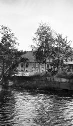 Akerselva med hovedbygningen på Nedre Foss gård.