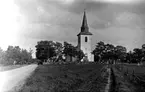 EXTERIÖR AV ÖNUMS KYRKA. 
BYGGD 1864, SOM GEMENSAM FÖR VARA OCH ÖNUM, UNDER NAMNET VARNUM. 
VARA BYGGDE EGEN KYRKA 1902. 
DÅ BLEV VARNUMS KYRKA BARA ÖNUMS KYRKA.