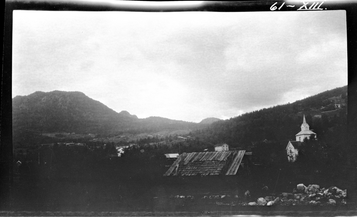 Snikkarfoss i bakgrunnen. Bildet tatt fra Egderudfoss.